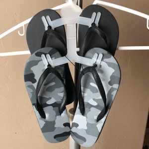 Boys Flip Flops 2 Pair - Black and Camo Size L (2/3)